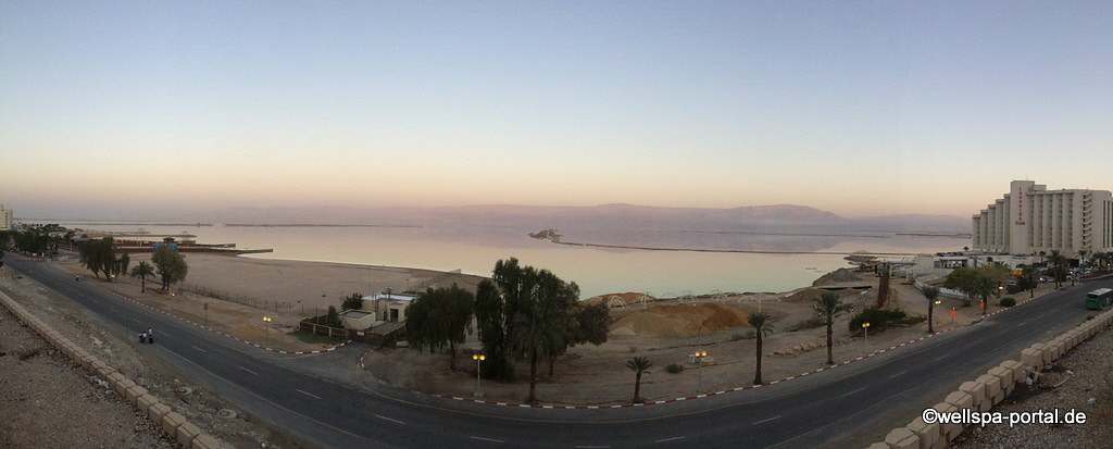 Totes Meer in Israel mit Blick nach Jordanien