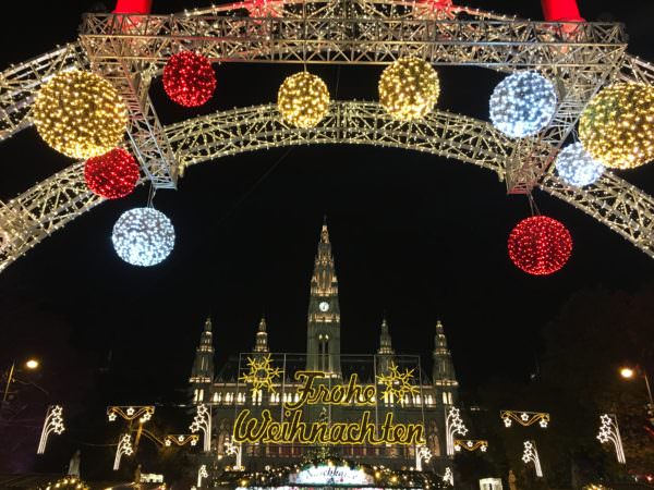 Weihnachtsmarkt vor dem Rathaus in Wien
