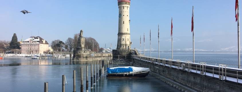 Eis im Lindauer Hafen am Bodensee