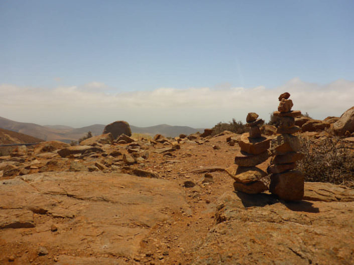 Auch Fuerteventura hat Steinmännchen zu bieten. Beim Wandern findet man auf der Kanareninsel - WellSpaRockt