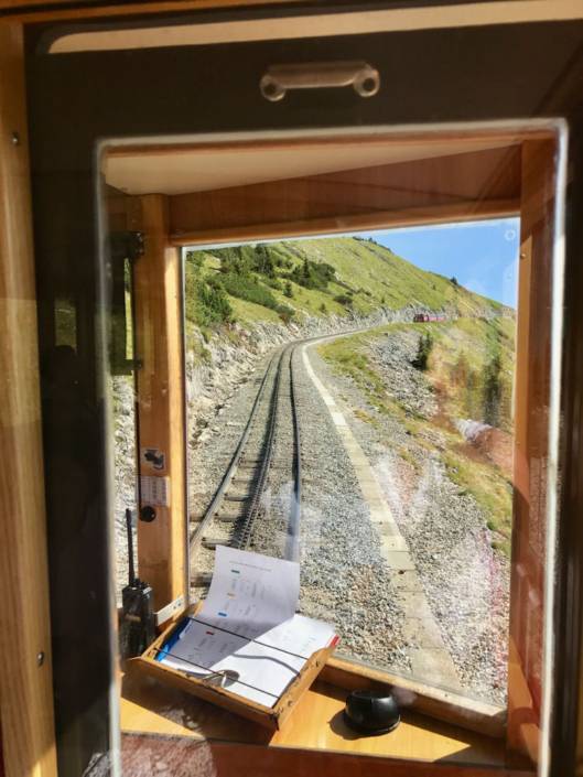 Aussicht aus der Lokführerkabine der Schafbergbahn