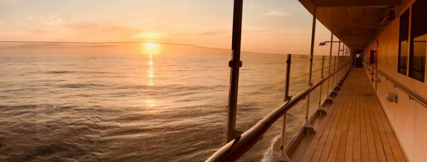 Unglaublich schön, ein Sonnenuntergang an Deck der MS EUROPA @Astrid Steinbrecher-Raitmayr