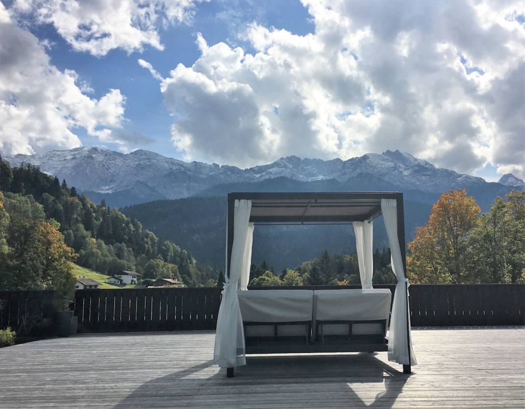 Kurzurlaub im Wellnesshotel mit Prävention für die Gesundheit. Im my mountain hideaway dem Wellnesshotel Das Graseck über Garmisch-Partenkirchen ist das möglich. Ob persönliche Auszeit, Wellness, Gesundheitscheck, Wandern oder Selbstverteidigung, ein innovatives Konzept mach Urlaub besonders. Traumhafte Natur und einzigartiger Bergblick. #DigitalDetox #Auszeit #Urlaub #Wellnesshotel #Wandern #Wellness #Genussreisetipps #Natur