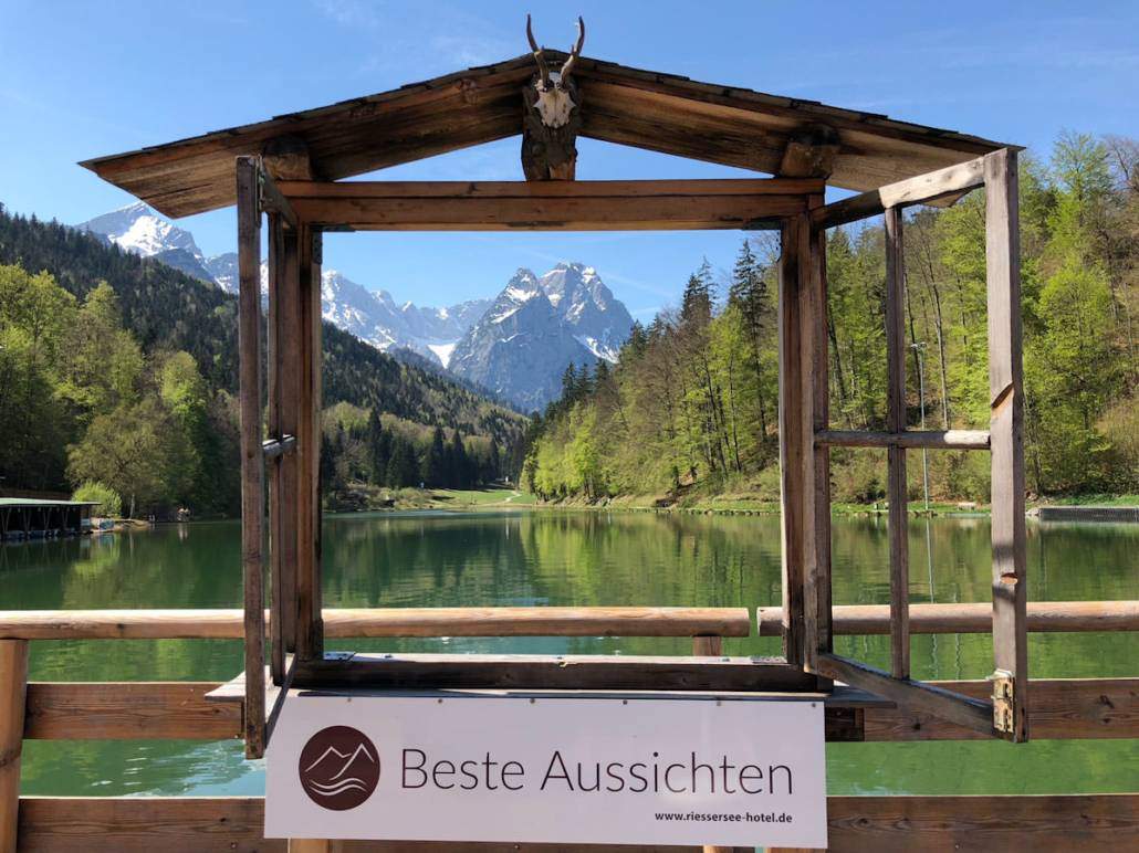 Ausflugstipps von München. Eibsee und die Zugspitze Region bei Garmisch-Partenkirchen in süden von Bayern. Genuss, Wandern und echtes Wohlbefinden haben hier eine Heimat. Genussreisetipps und Ausflugstipps in unmittelbarer Nähe zu München