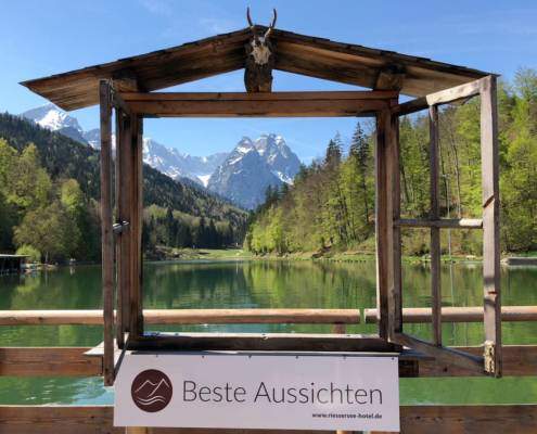 Ausflugstipps von München. Eibsee und die Zugspitze Region bei Garmisch-Partenkirchen in süden von Bayern. Genuss, Wandern und echtes Wohlbefinden haben hier eine Heimat. Genussreisetipps und Ausflugstipps in unmittelbarer Nähe zu München