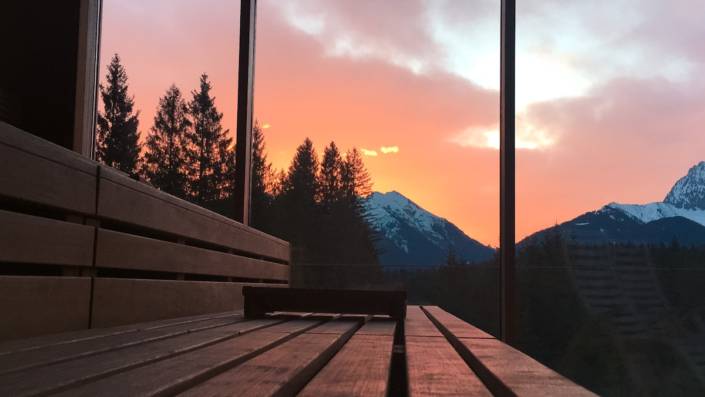 Du suchst ein #Hotel für #Ruhe #Aus, #ZeitfürMich? Perfekt eignet sich ein #Hideaway inmitten der Berge. #Bayern am Fuss der Zugspitze für einen #Wellnessurlaub der besonderen Art