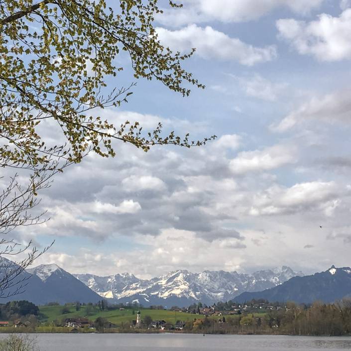 Schönste Bergseen Alpen. Urlaub am See in den Alpen. Seenliebe in Sachen Genusswandern. Auszeit in Bayern für Ausflugsziele am Wochenende. #Auszeit #Seenliebe #Genusswandern #Urlaub #Bergsee
