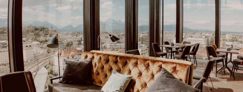Städtereise Salzburg. Das neue ARTE Hotel, zentral, modern, stylisch. Hotel mit Ausblick über Salzburg, Hugoes14 Rooftop Bar.