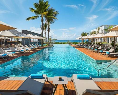 Anantara Iko Mauritius Resort & Villas_Infinity Pool (c) Anantara Iko Mauritius Resort & Villas