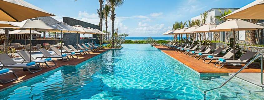 Anantara Iko Mauritius Resort & Villas_Infinity Pool (c) Anantara Iko Mauritius Resort & Villas