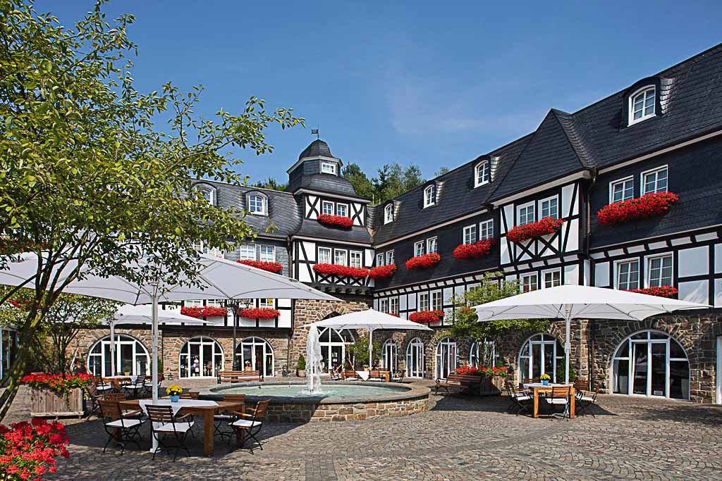 Romantik- & Wellnesshotel Deimann Aussenansicht Gutshof © Hotel Deimann